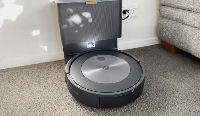 iRobot Roomba j7+ plus robot vacuum review