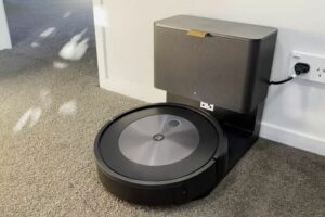 Review: iRobot Roomba j7+ Cleaning Tests & Recommendations