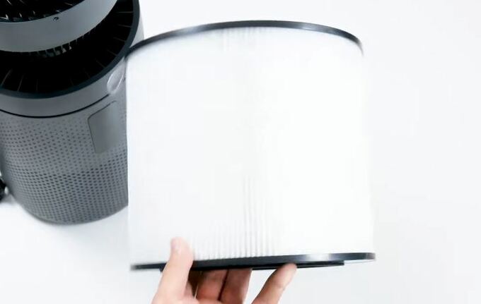 AROEVE mk08w has three layers: an air pre-filter, a true HEPA filter, and an activated carbon filter.